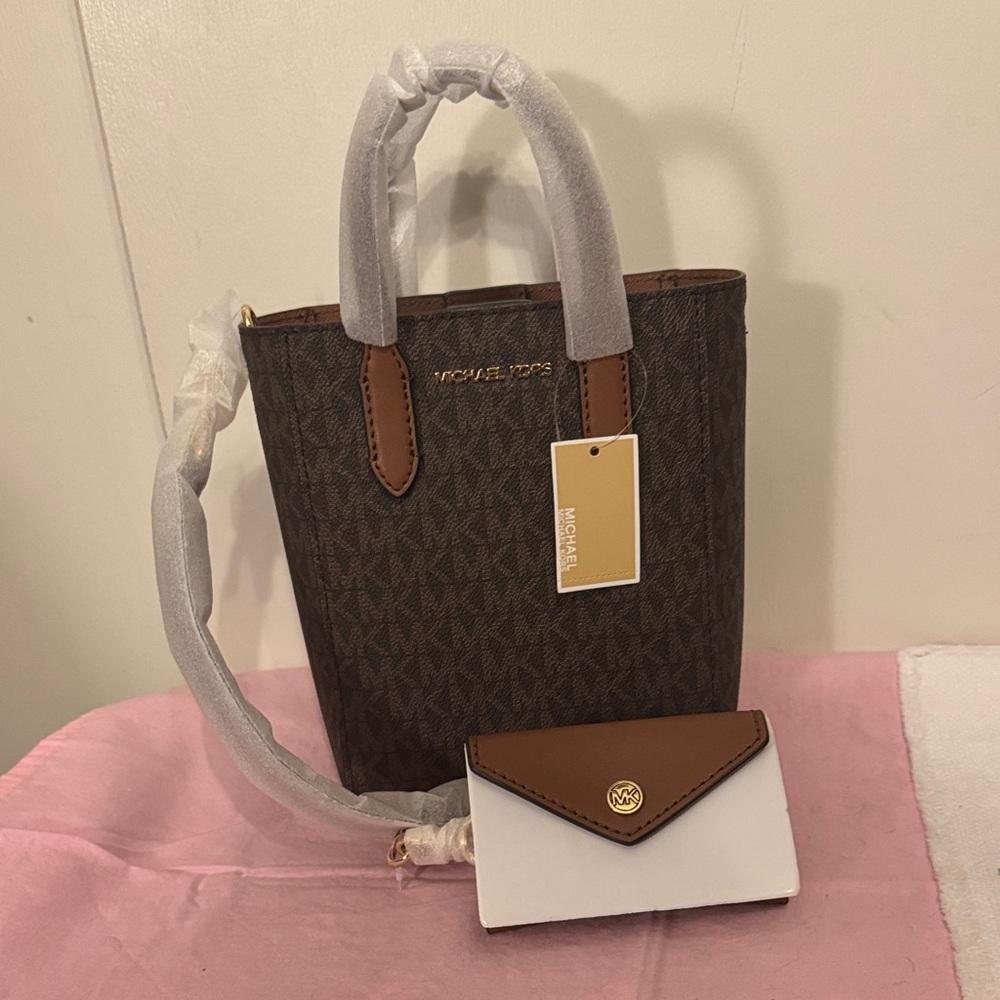 Michael Kors Vincent NWT crossbody